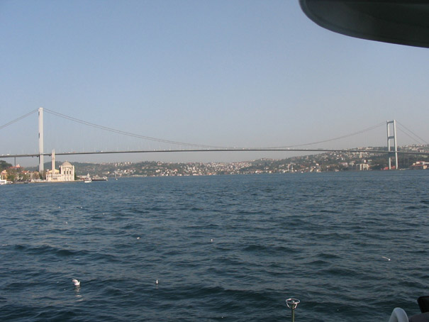 Most u Istanbulu (Turska) - pogled sa vode 01 A.jpg